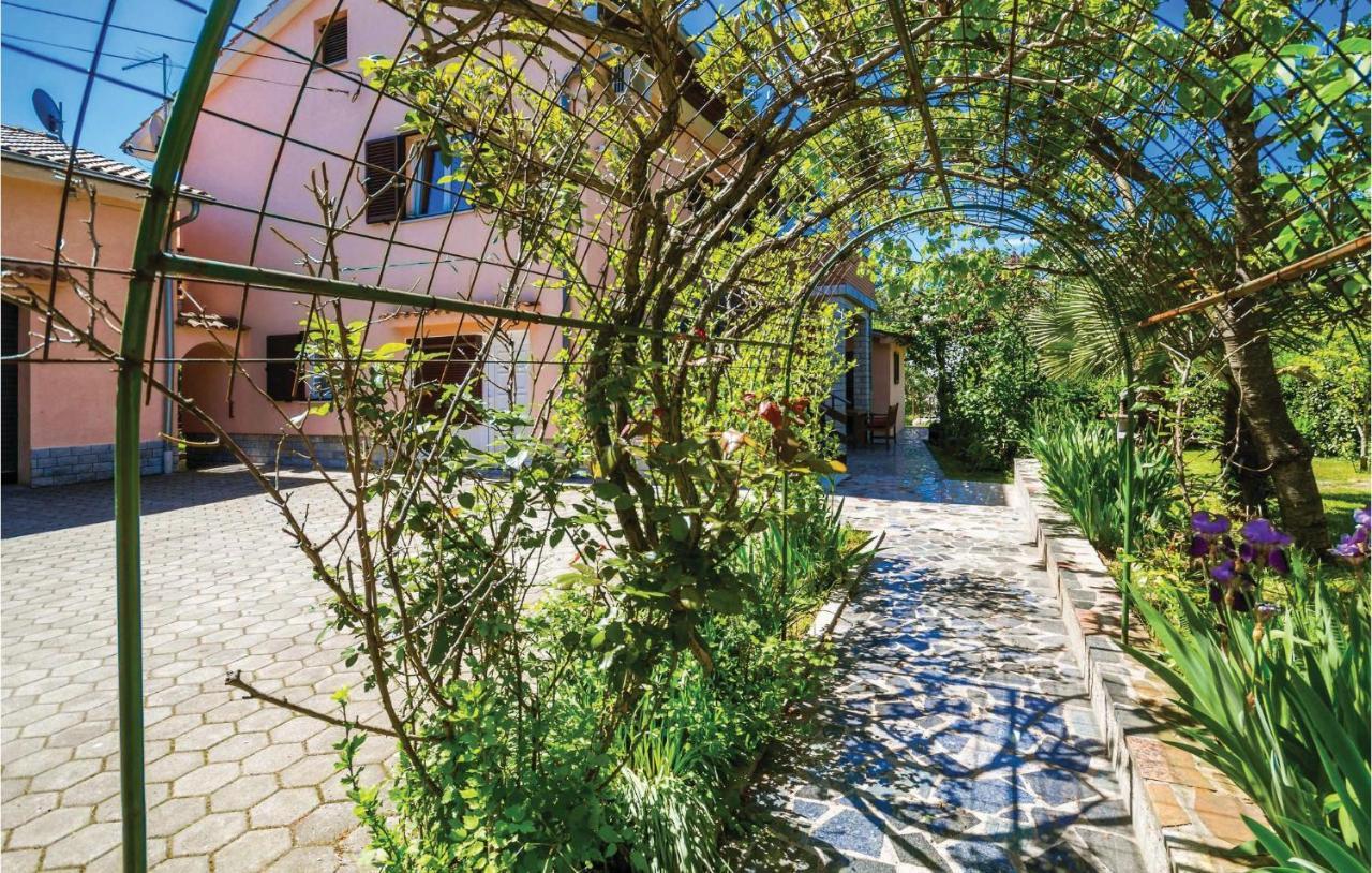 Stunning Apartment In Матульи Экстерьер фото