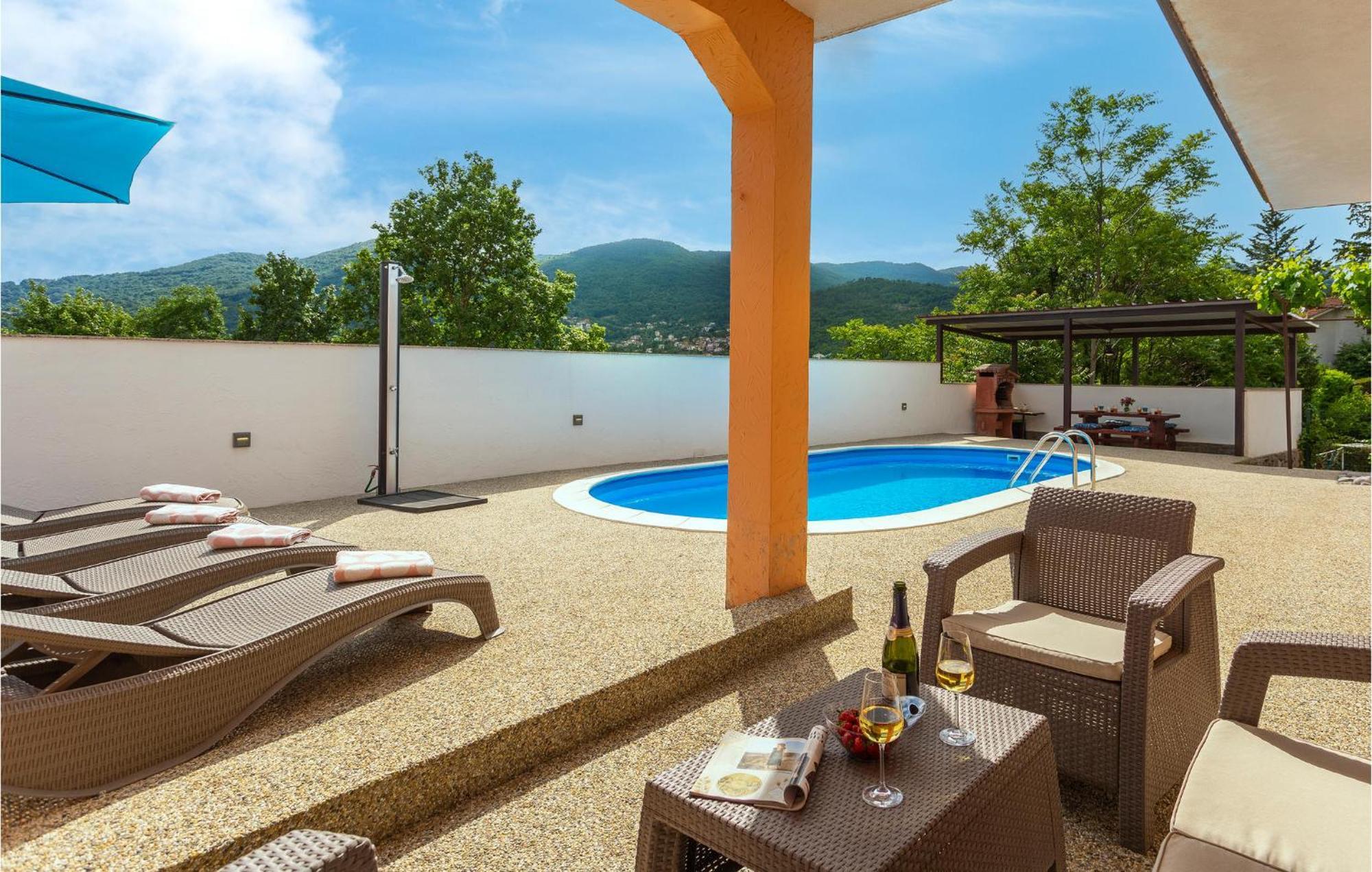 Stunning Apartment In Матульи Экстерьер фото